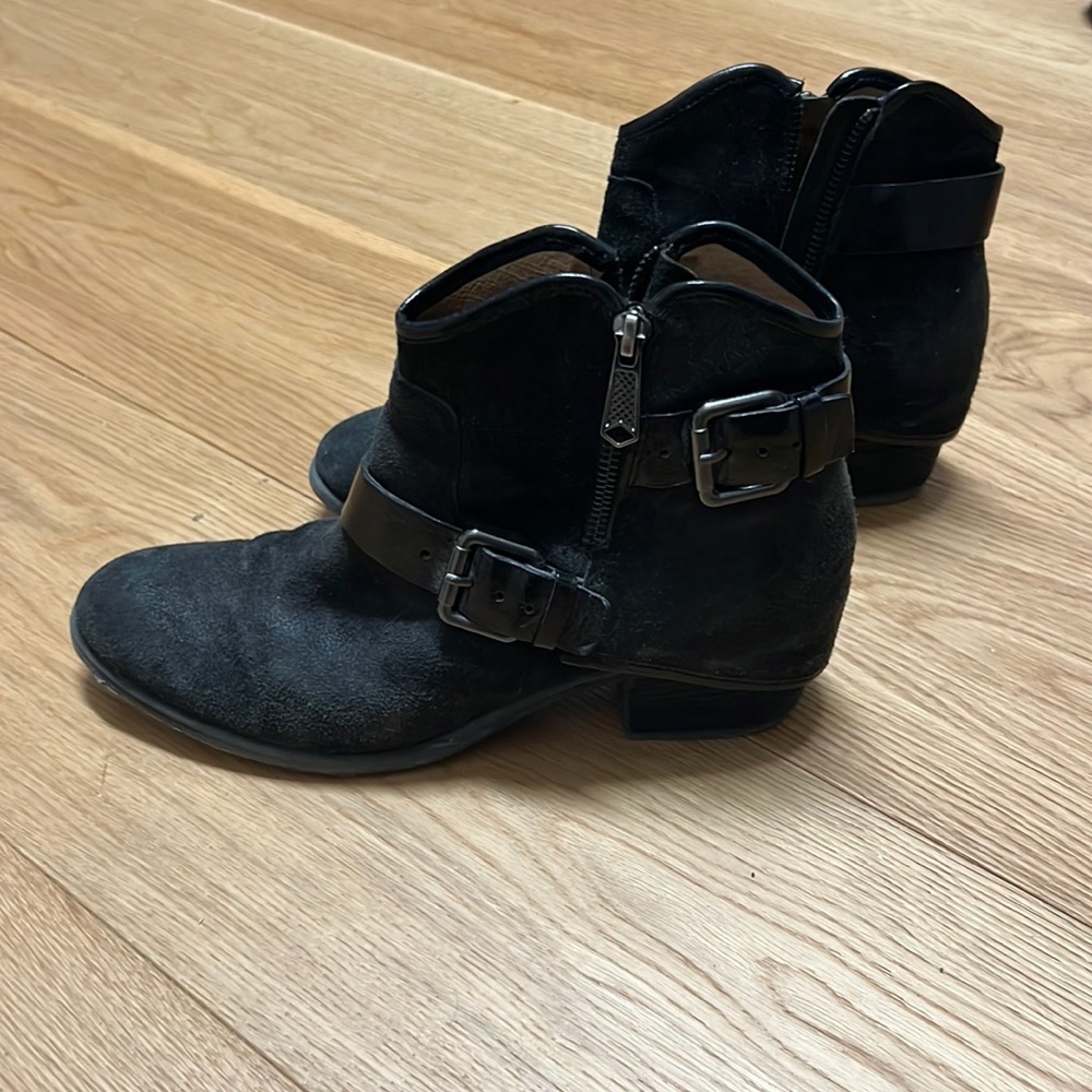 Donald Pliner Black leather boots (booties)